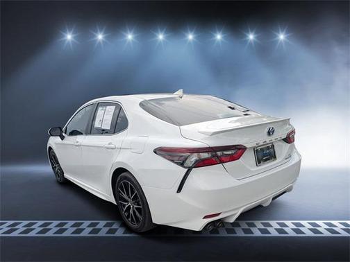 2024 Toyota Camry Hybrid SE