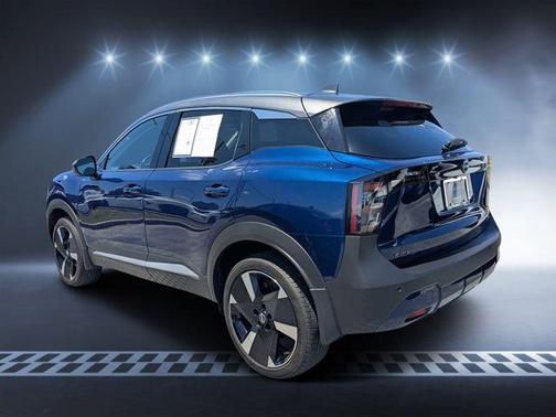 Deep Blue Pearl/Gun Metallic 2025 Nissan Kicks SR