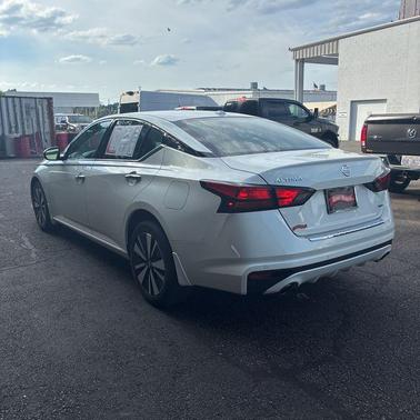 Pearl White Tricoat 2021 Nissan Altima 2.5 SL