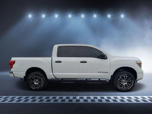 2022 Nissan Titan SV