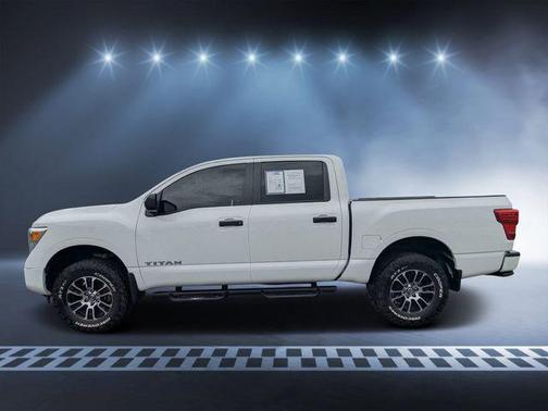 2022 Nissan Titan SV