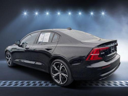 2024 Volvo S60 B5 Core Dark Theme