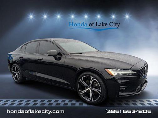 2024 Volvo S60 B5 Core Dark Theme