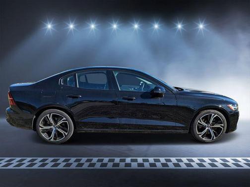 2024 Volvo S60 B5 Core Dark Theme