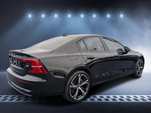 2024 Volvo S60 B5 Core Dark Theme
