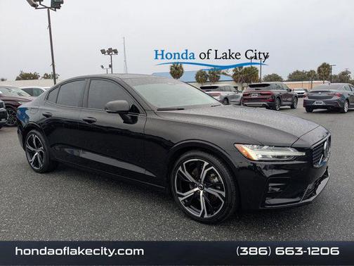 2024 Volvo S60 B5 Core Dark Theme