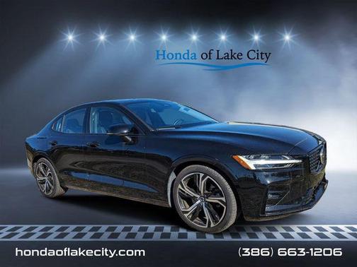 2024 Volvo S60 B5 Core Dark Theme