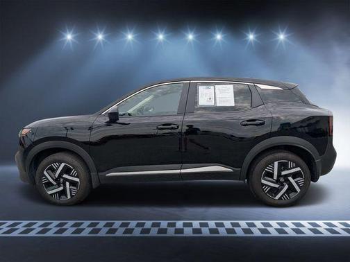 Super Black 2025 Nissan Kicks SV