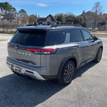 2022 Nissan Pathfinder SL 2WD