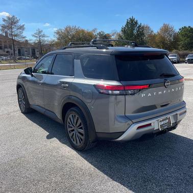 2022 Nissan Pathfinder SL 2WD