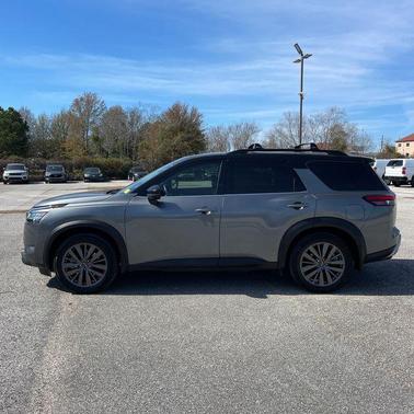 2022 Nissan Pathfinder SL 2WD