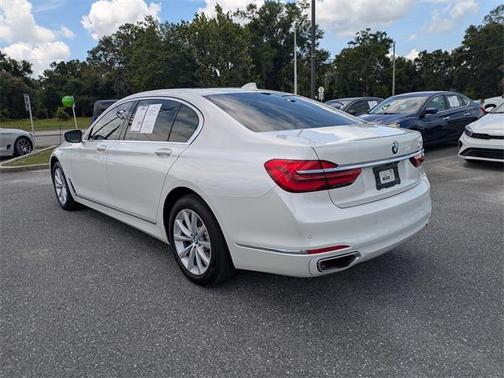 2019 BMW 740 i