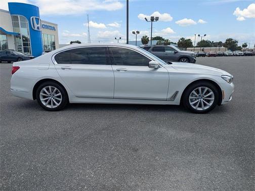 2019 BMW 740 i