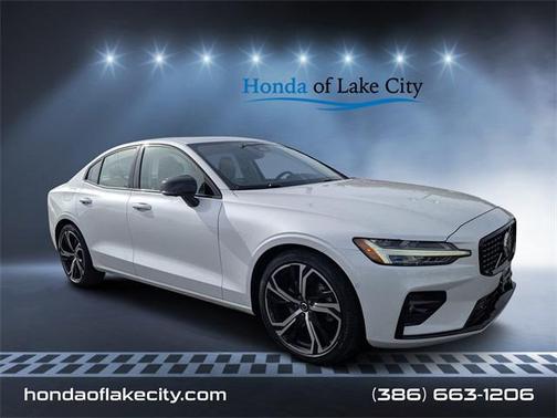 2024 Volvo S60 B5 Plus Dark Theme