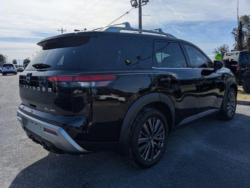 2022 Nissan Pathfinder SL 4WD