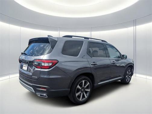 2023 Honda Pilot Touring 8-Passenger