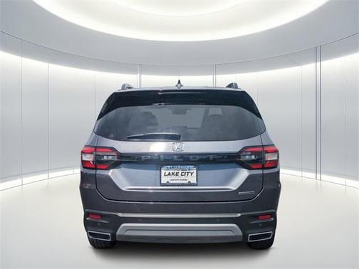 2023 Honda Pilot Touring 8-Passenger