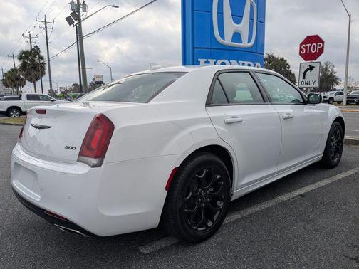 2023 Chrysler 300 Touring