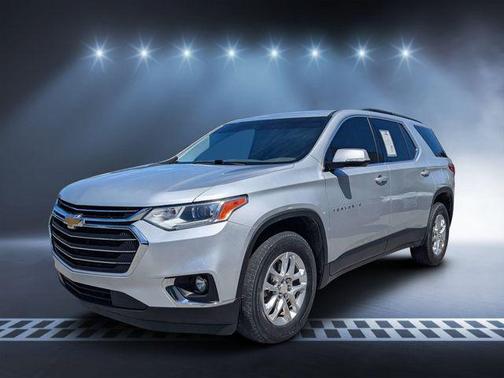 Silver Ice Metallic 2020 Chevrolet Traverse LT Cloth