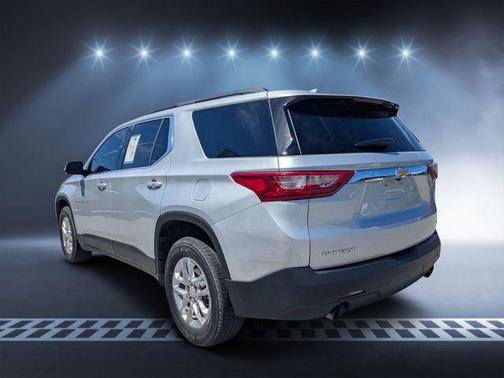 Silver Ice Metallic 2020 Chevrolet Traverse LT Cloth
