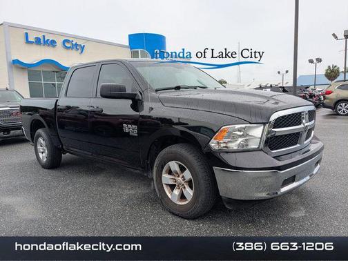 Diamond Black Crystal Pearlcoat 2022 RAM 1500 Classic SLT