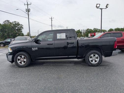 Diamond Black Crystal Pearlcoat 2022 RAM 1500 Classic SLT