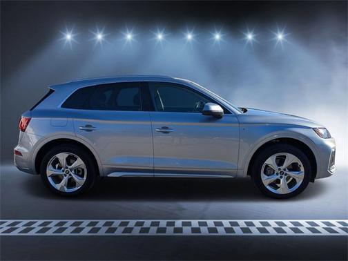 2022 Audi Q5 45 S line Premium Plus