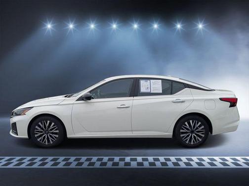 Glacier White 2025 Nissan Altima 2.5 SV