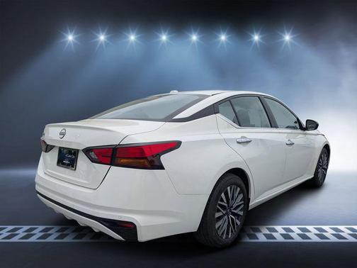 Glacier White 2025 Nissan Altima 2.5 SV