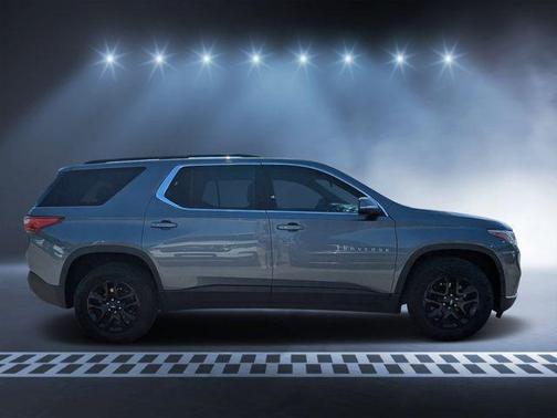Satin Steel Metallic 2021 Chevrolet Traverse LT Leather