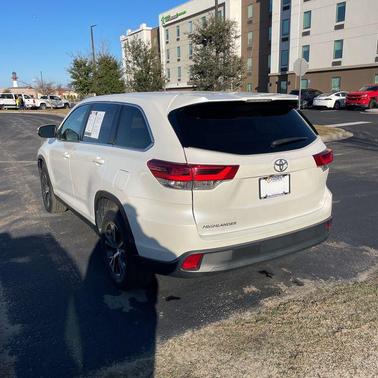2019 Toyota Highlander LE