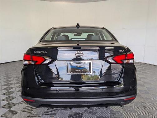 Super Black 2020 Nissan Versa 1.6 SV