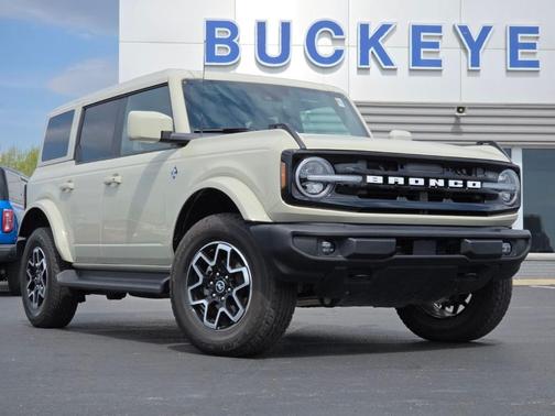 Desert Sand 2025 Ford Bronco Outer Banks