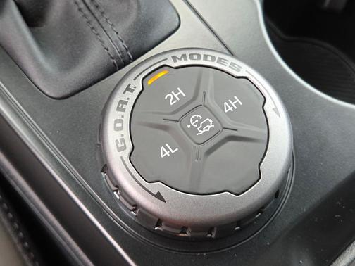 Desert Sand 2025 Ford Bronco Outer Banks