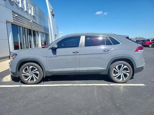 Pure Gray 2022 Volkswagen Atlas Cross Sport 3.6L V6 SEL