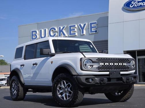 Oxford White 2025 Ford Bronco Badlands