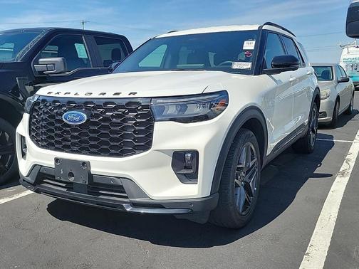 Star White 2025 Ford Explorer ST-Line
