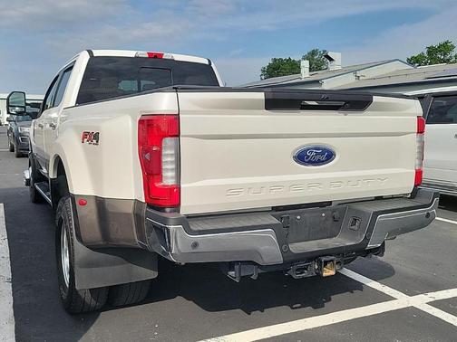 White Platinum Tri-Coat Metallic 2017 Ford F-350 Lariat Super Duty