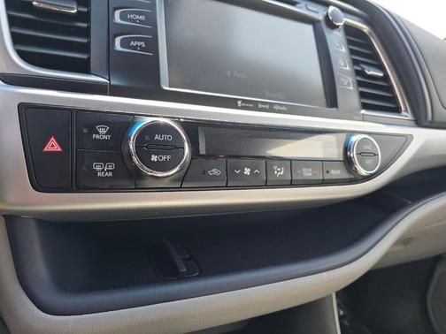 Blizzard Pearl 2017 Toyota Highlander LE Plus