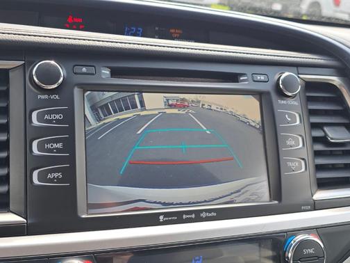 Blizzard Pearl 2017 Toyota Highlander LE Plus