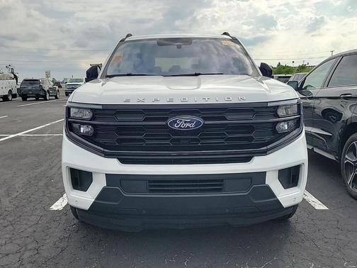 Star White 2025 Ford Expedition Active