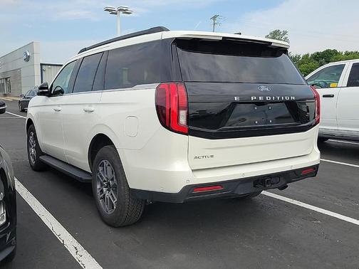 Star White 2025 Ford Expedition Active