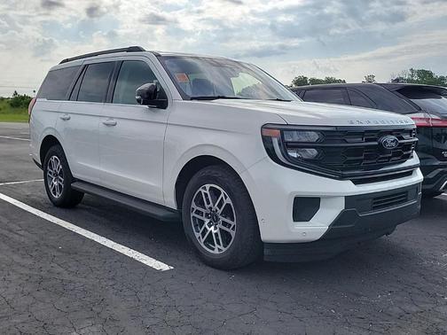 Star White 2025 Ford Expedition Active
