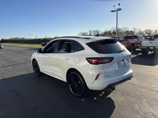 2026 Ford Escape ST-Line Elite