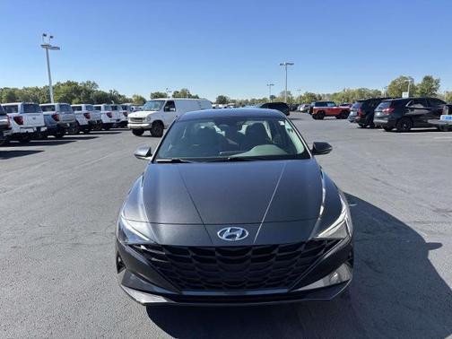 2021 Hyundai ELANTRA SEL