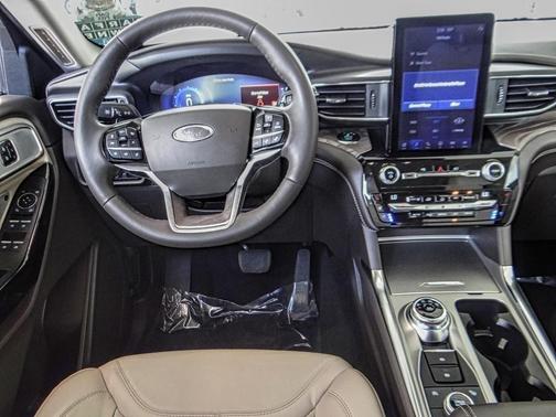 Photo 5 of 26 of 2021 Ford Explorer Platinum