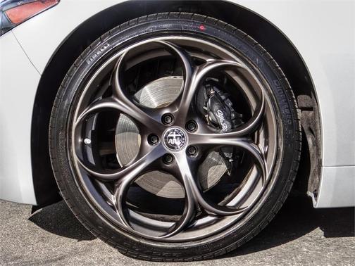 Photo 4 of 29 of 2019 Alfa Romeo Giulia Base