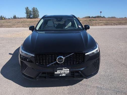2023 Volvo XC60 B5 Plus Dark Theme