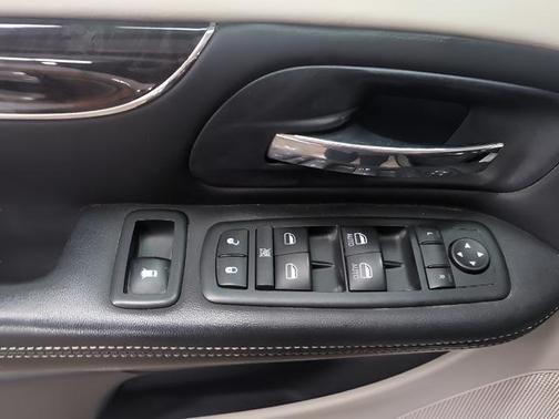 2012 Chrysler Town & Country Touring