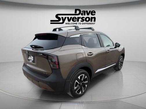 Canyon Bronze M 2026 Nissan Kicks SV